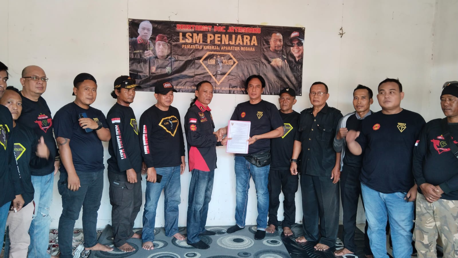 Ketua Dpc Lsm penjara Winata Serahkan SK Pengangkatan kepada Ketua PAC Kecamatan Jatibarang dan PAC Kandanghaur.